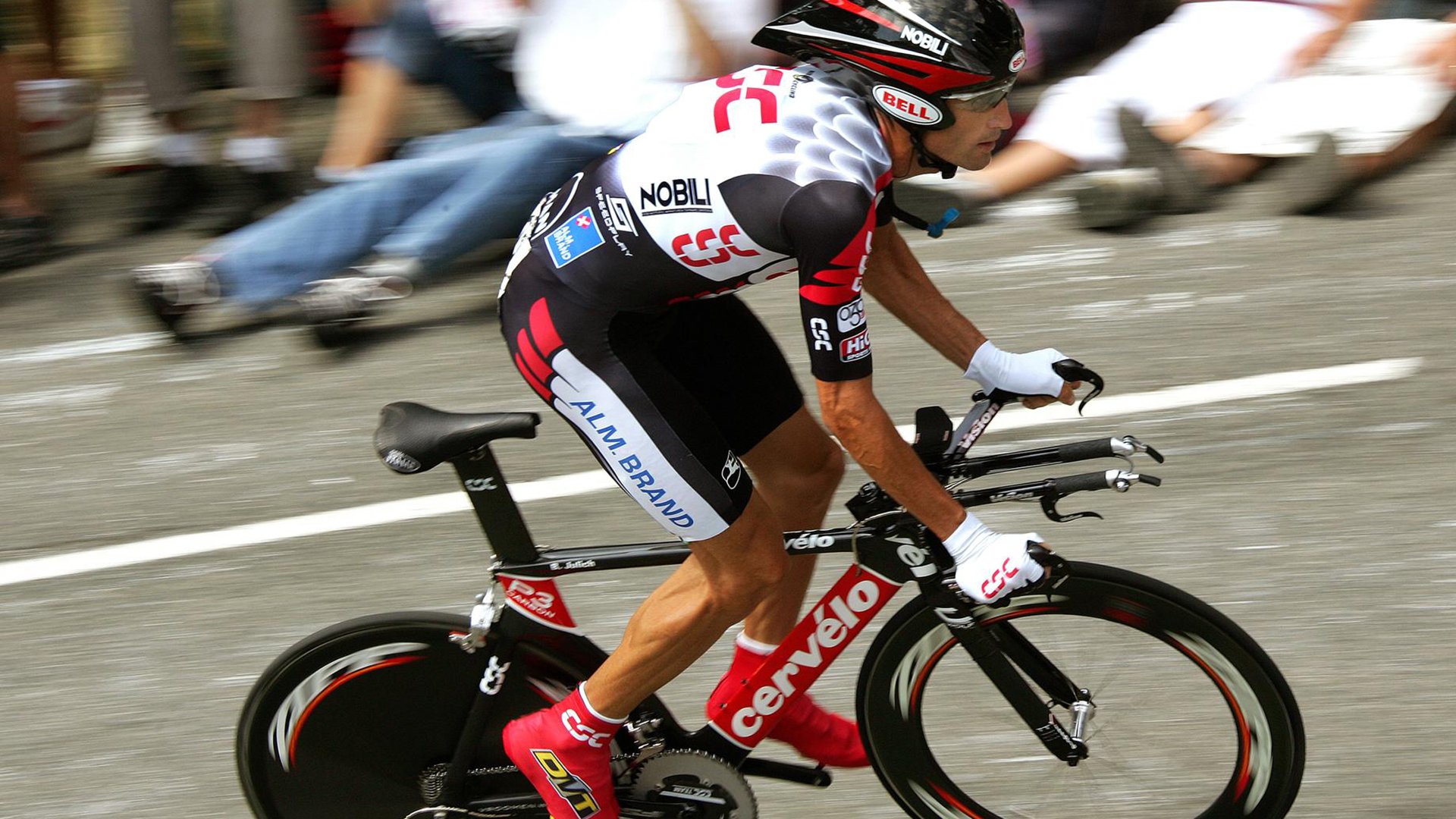 开云体育在线-_疯狂雪地漂移：冬季激情速度战_，雪地疯狂动物的位置在哪里